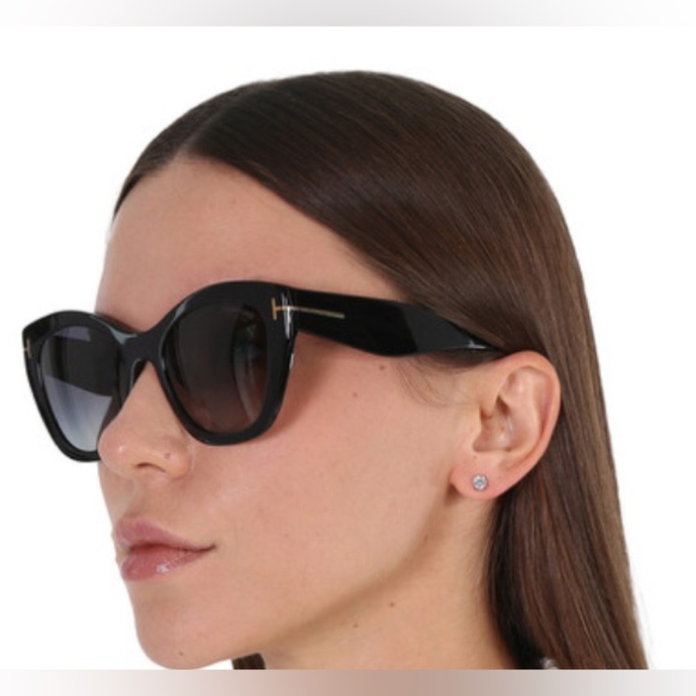TOM FORD
Cara Polarized Smoke Cat Eye Ladies Sunglasses